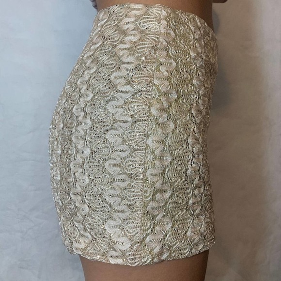 A'gaci Gold Embroidered Flat Front Shorts Sz M - Picture 4 of 6